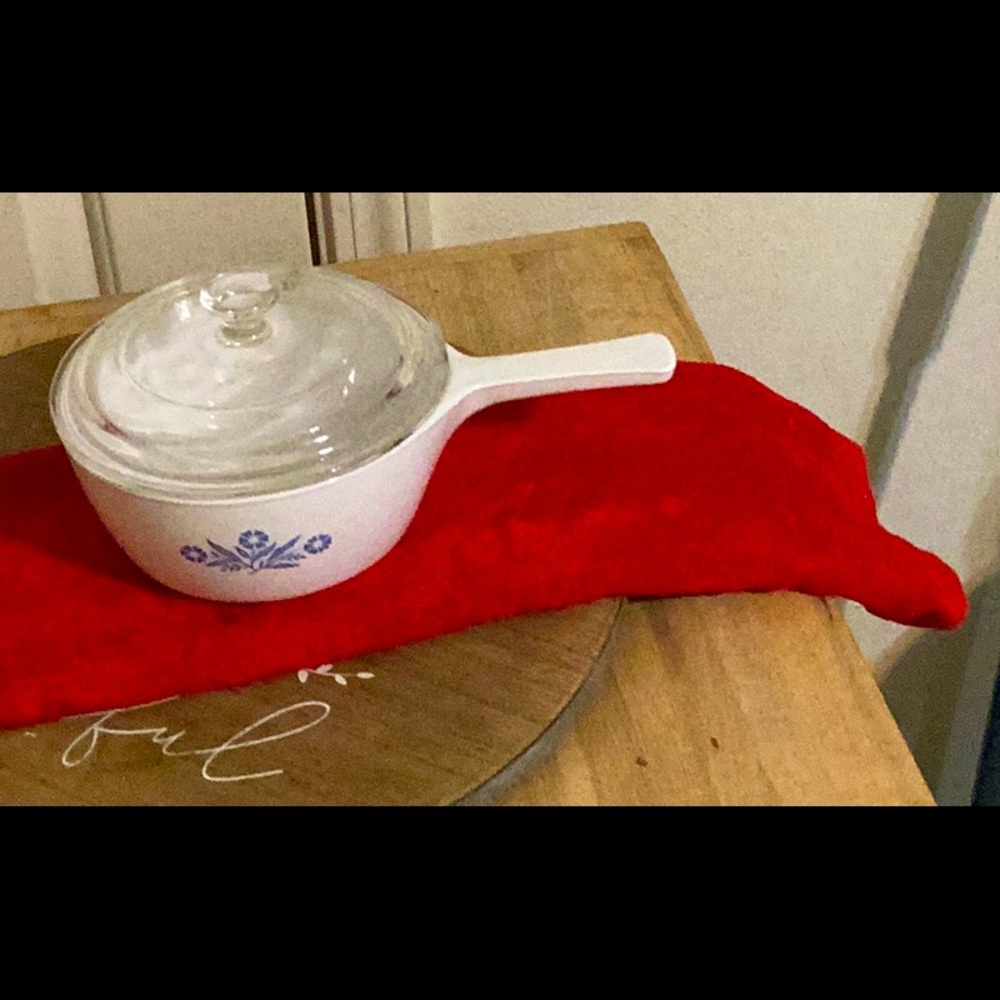 Vintage Corning Ware 1 pint sauce pan Blue cornflower. With lid